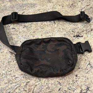 Lululemon Army Belt Bag